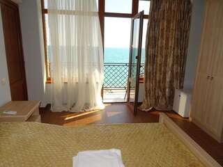Мини-отель Leon Beach Hotel Новый Афон Двухместный номер Делюкс с 1 кроватью и видом на море-16